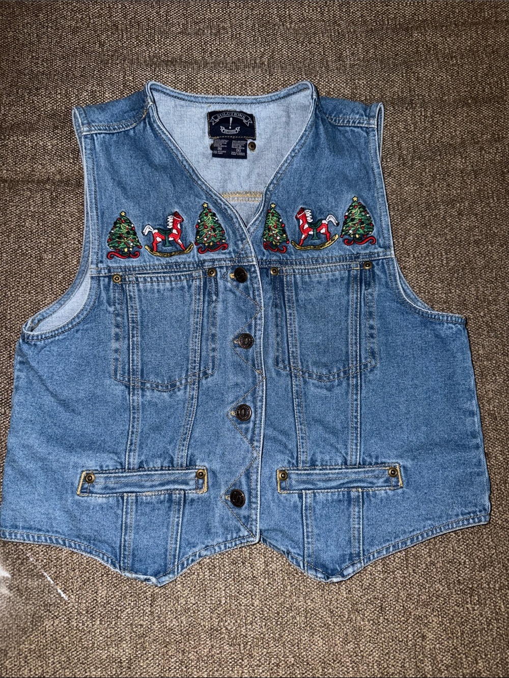 Solutions Vintage Embroidered Christmas tree Denim Vest with pockets size Medium